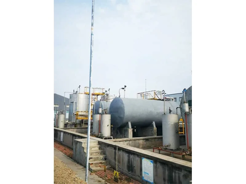 Material storage tank